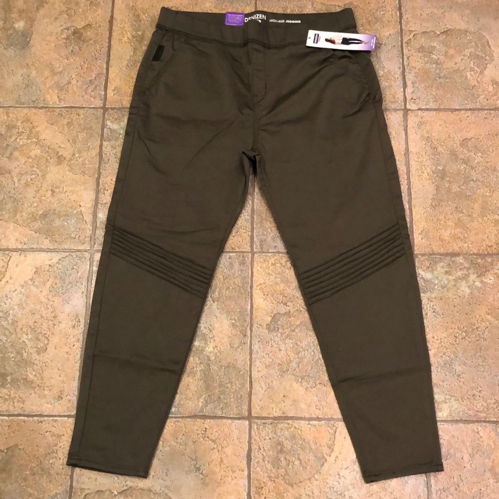☘️ NWT Levi’s High-Rise Jeggings
